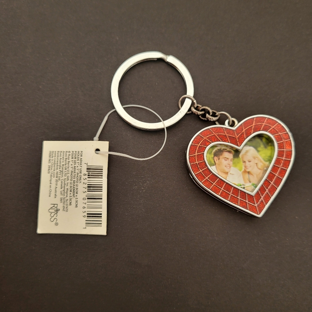 New Russ Heart Shaped Megnetic Locket Picture Frame Keychain Key Ring